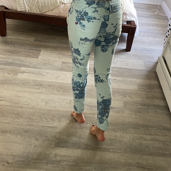 VIGOSS Denim Floral Blue Skinny Jeans - Picture 3 of 8